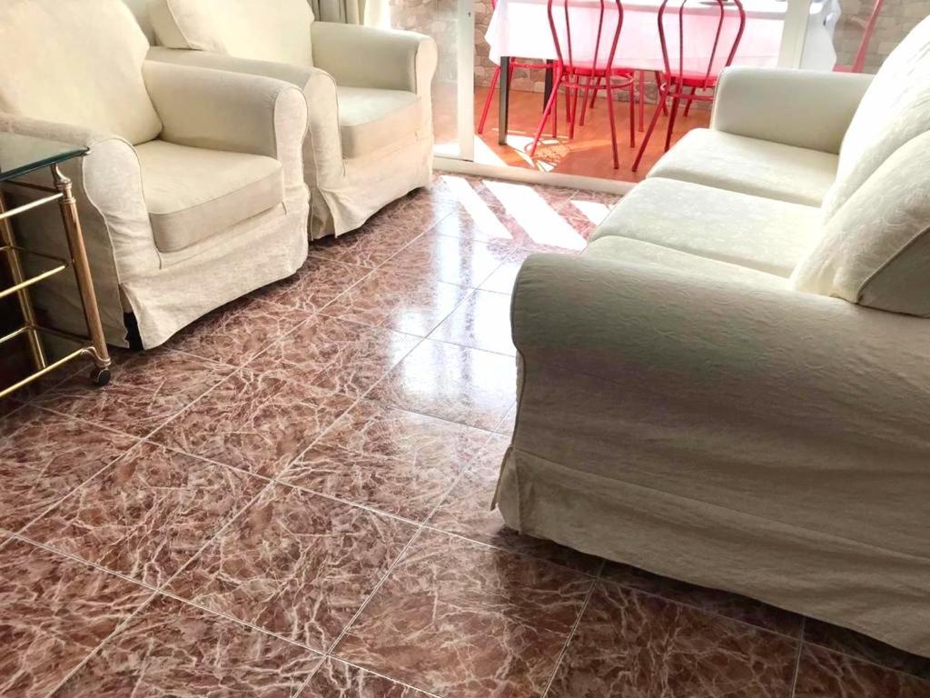 Costamar, Primera linea de playa, 3 dormitorios, 2 baños, vistas al mar, Internet Wifi y Garaje, Ideal parejas y familias Benalmádena Exterior foto